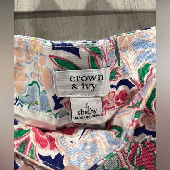 Crown and Ivy Shelby Women’s Floral Shorts - Picture 3 of 3